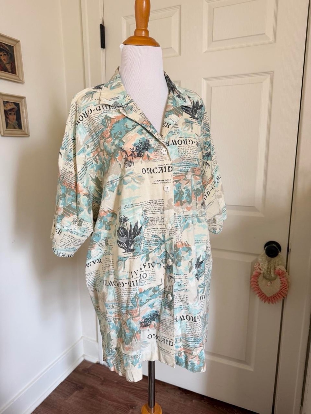 Vintage 1990s Men’s Beach Vacation Newspaper Novelty Button Up Shirt
